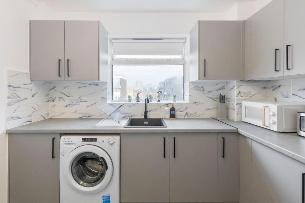 Shard View 2Br Next Tower Bridge Apartment London Exterior photo
